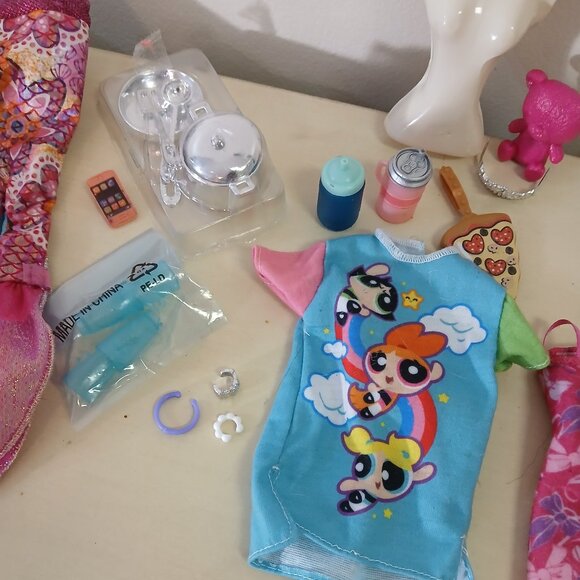Assorted Barbie clothes and accessories - 20 pieces - Picture 1 of 8